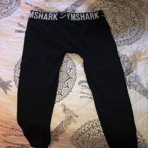 Black gym shark cropped leggings